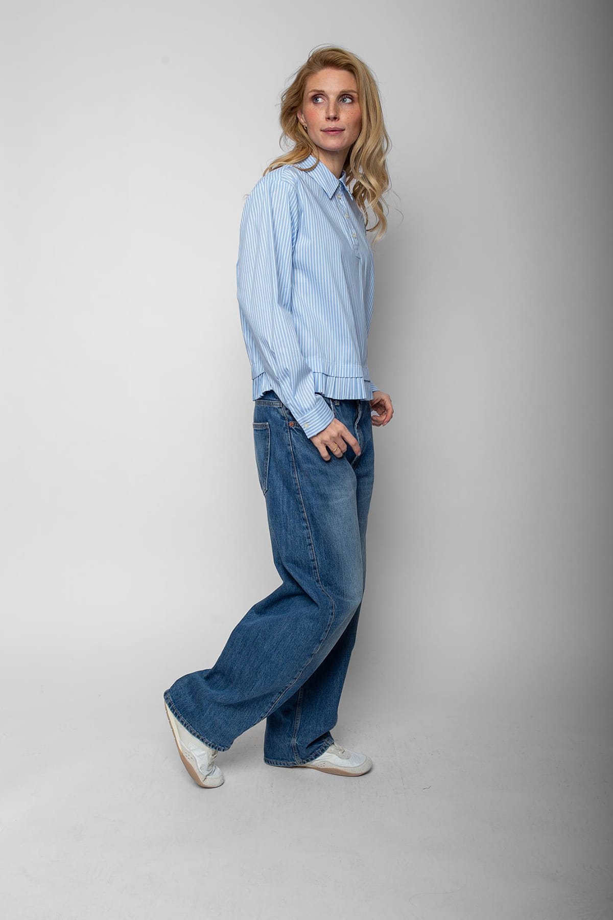 Bluse mit Poloblende und Rückenpasse bleu white stripe Bluse Emily van den Bergh