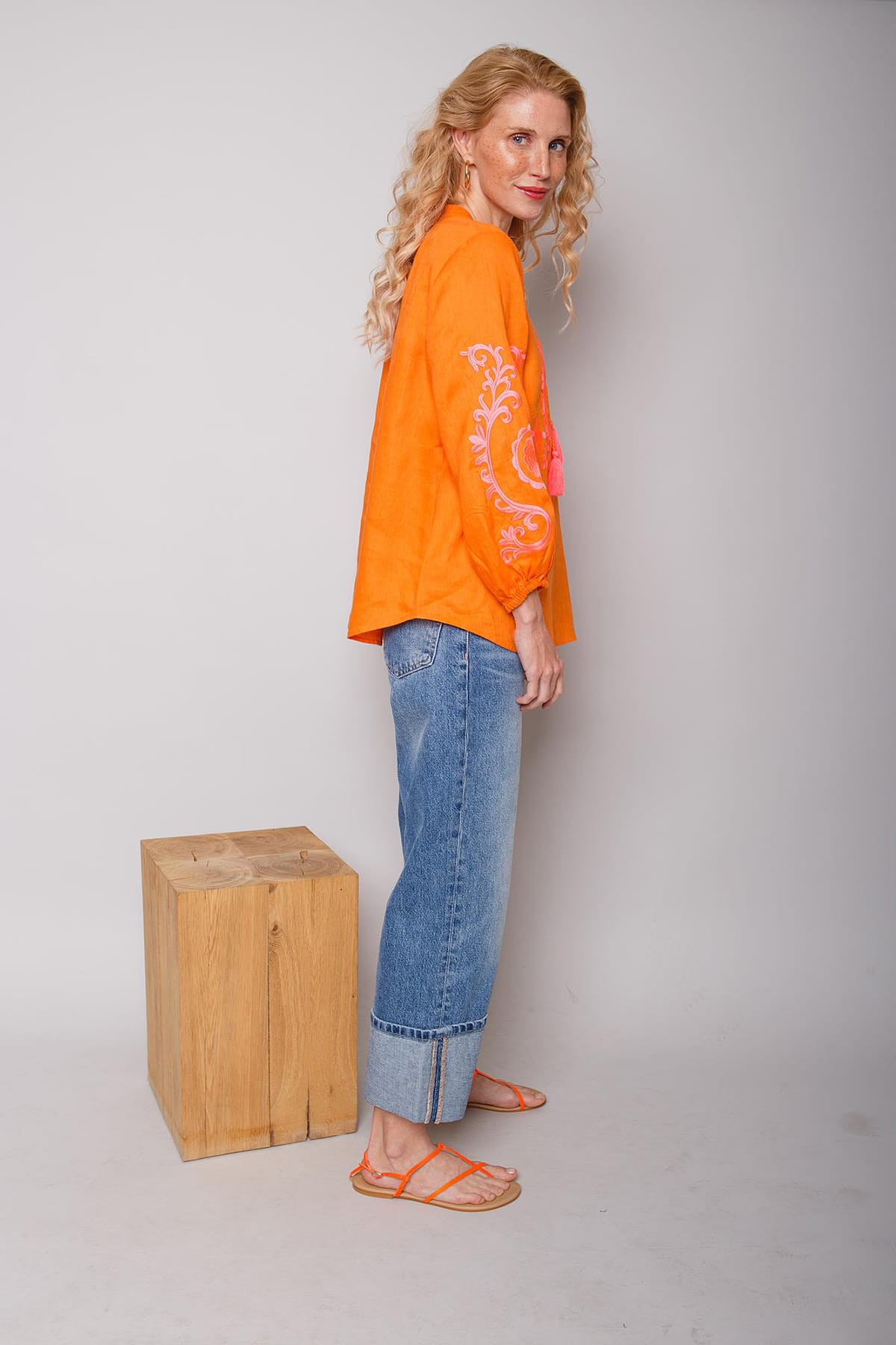 Bluse mit Stehkragen & Bindeband am Ausschnitt orange Bluse Emily van den Bergh