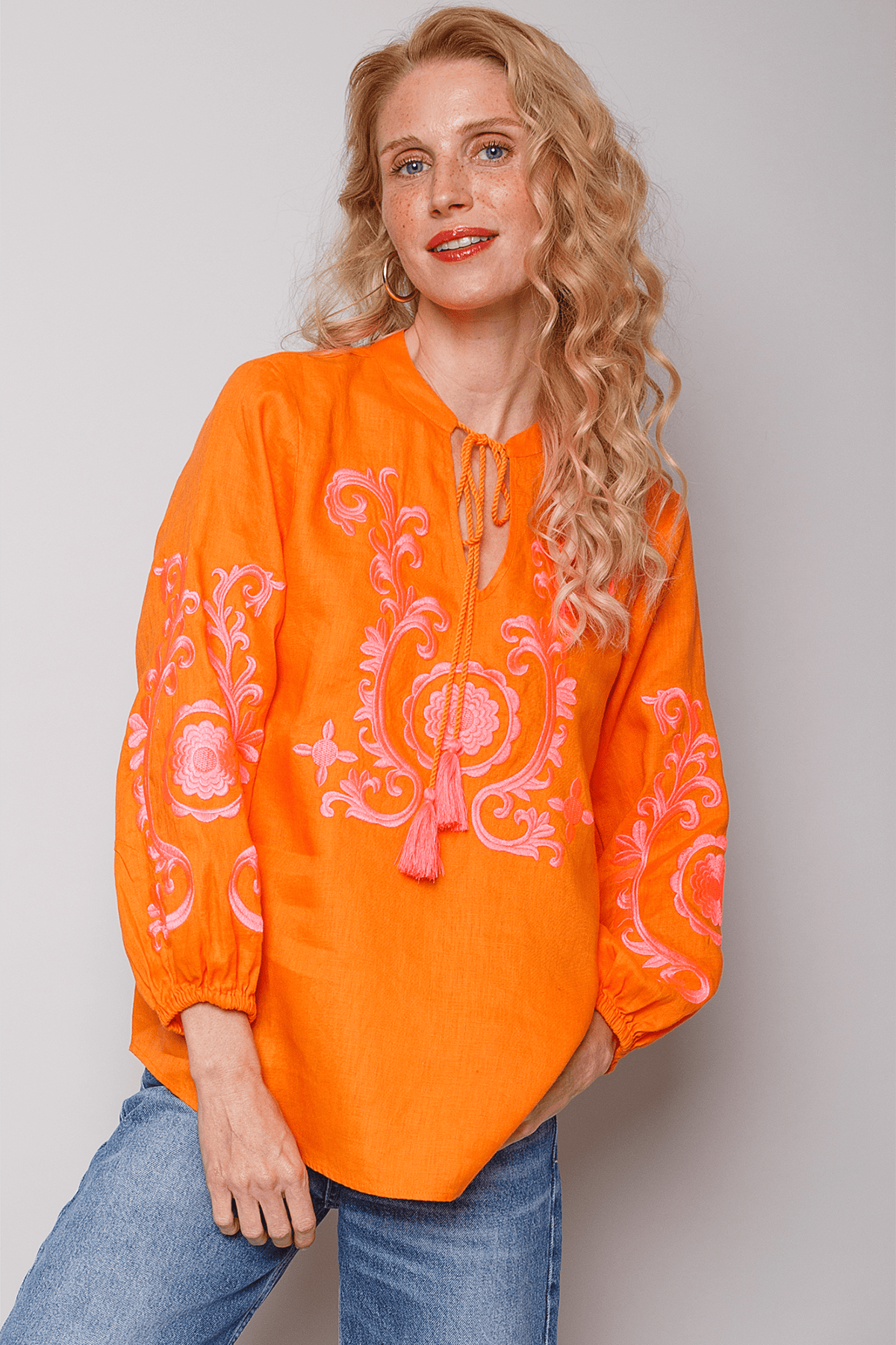 Bluse mit Stehkragen & Bindeband am Ausschnitt orange Bluse Emily van den Bergh