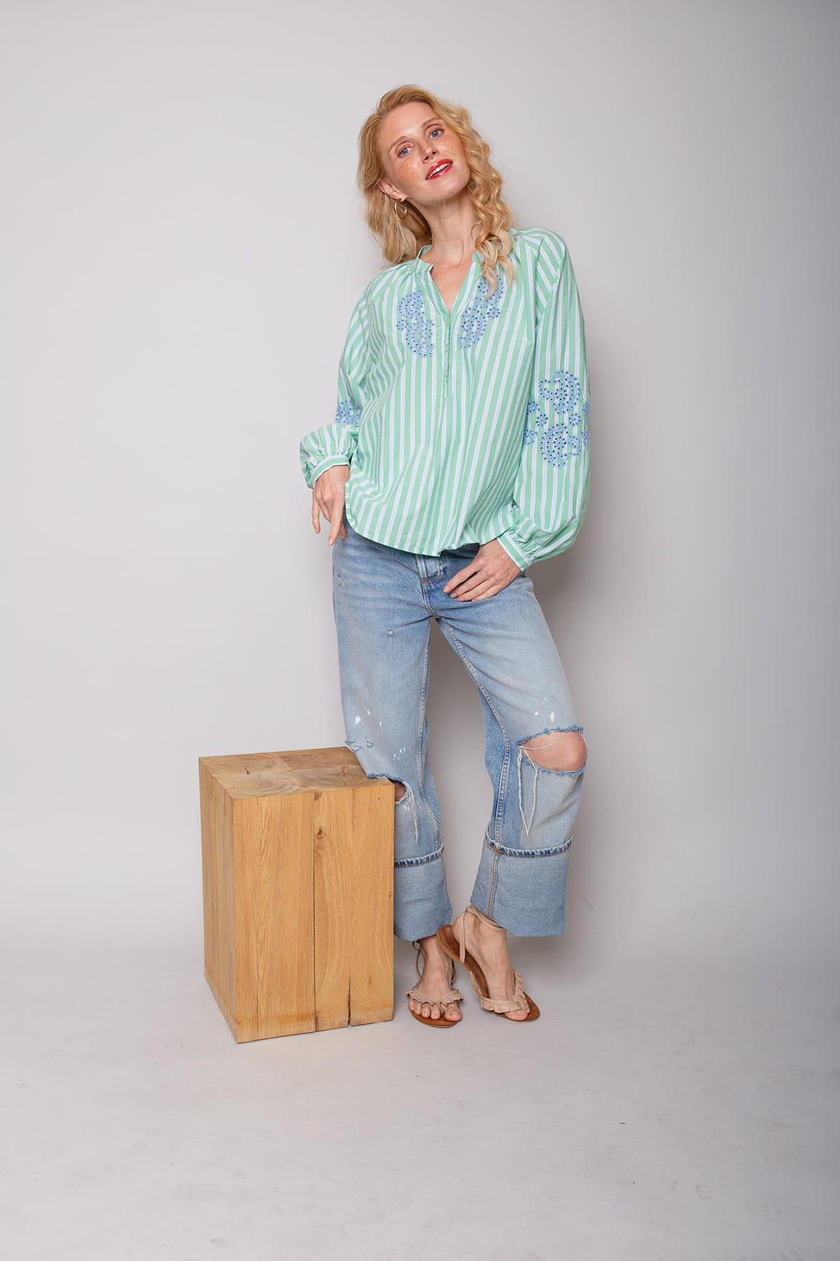 Bluse mit V-Ausschnitt und Muster green white stripe Bluse Emily van den Bergh