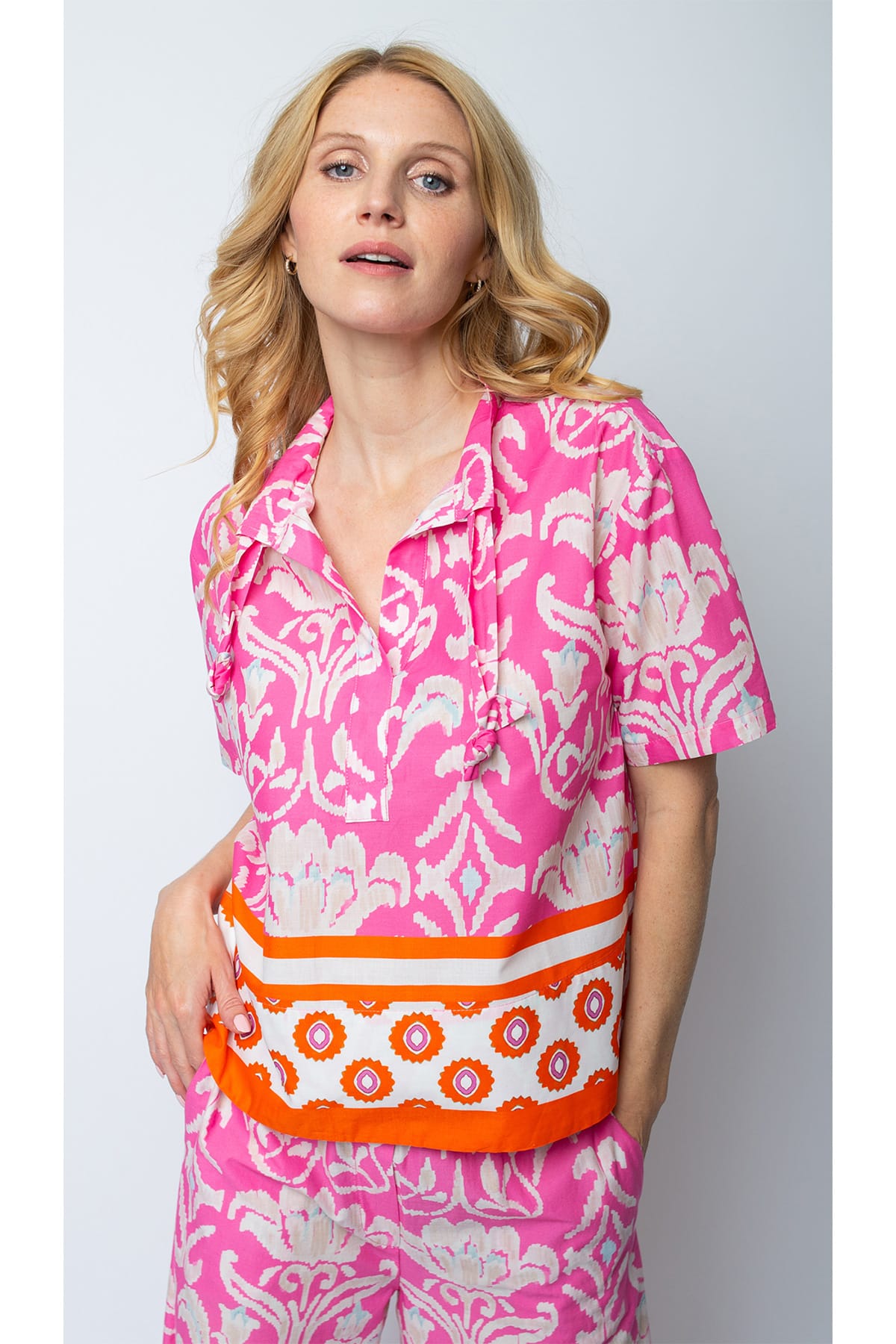 Damenbluse mit Kragenschlaufe pink orange border Bluse Emily van den Bergh