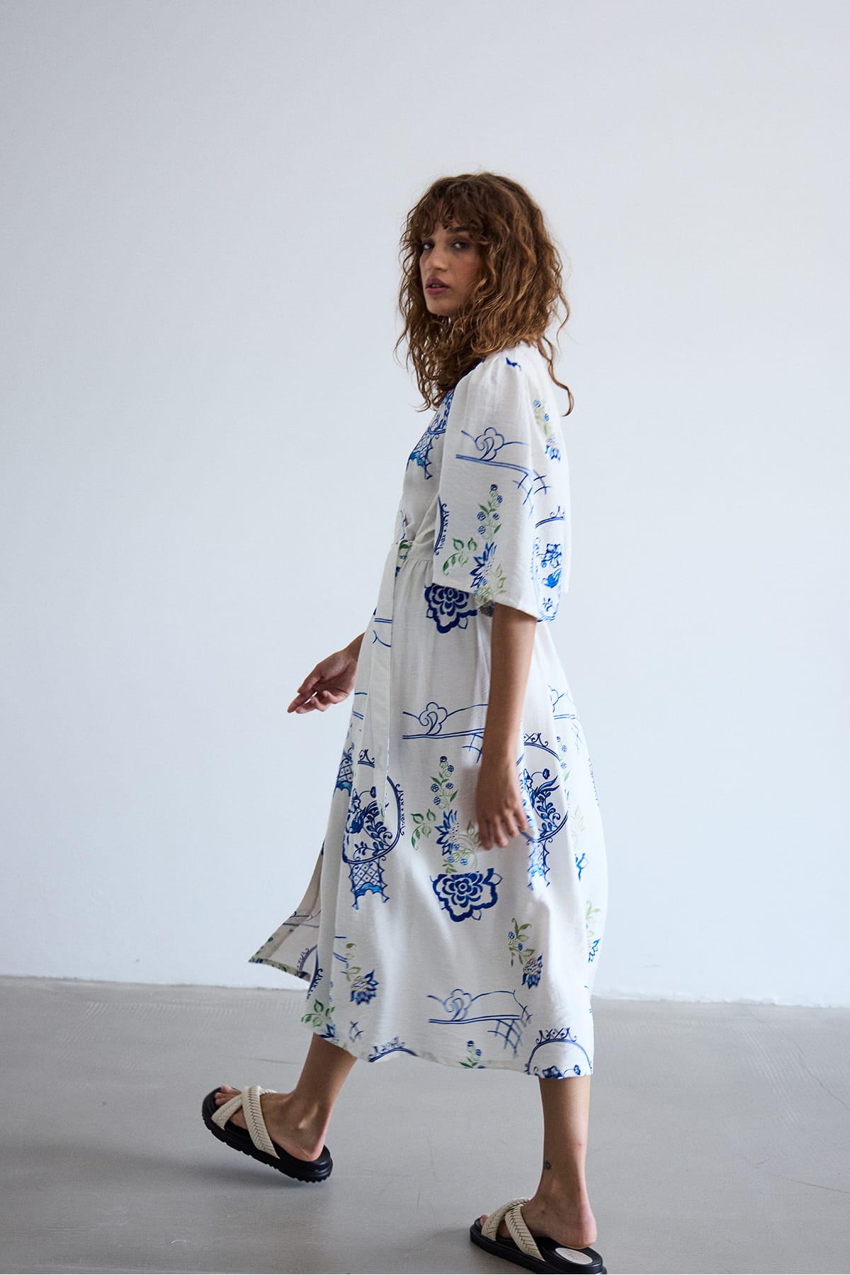 Kleid IHLUCIE DR Big Scale Tile Aop Kleid ICHI