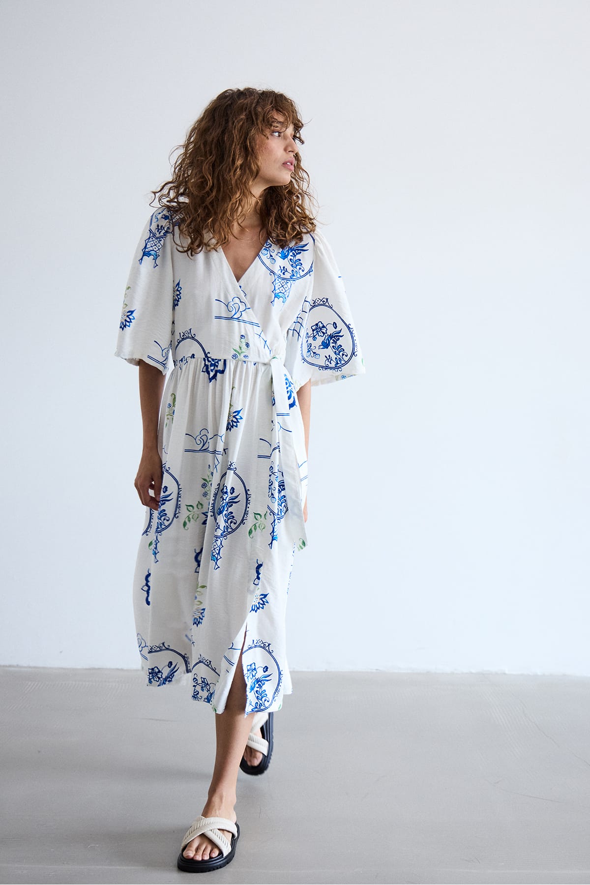 Kleid IHLUCIE DR Big Scale Tile Aop Kleid ICHI
