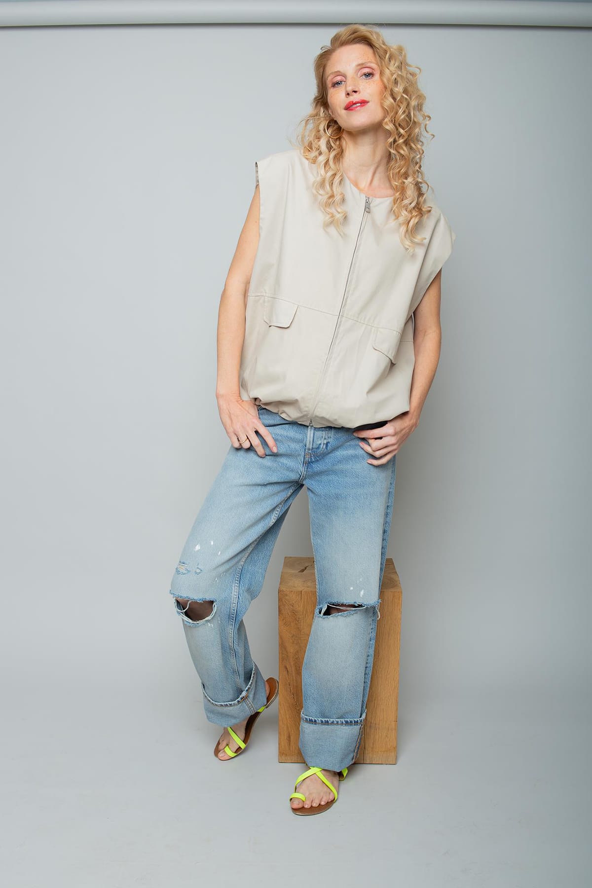 Weste mit überschnittenen Schultern taupe Weste Emily van den Bergh