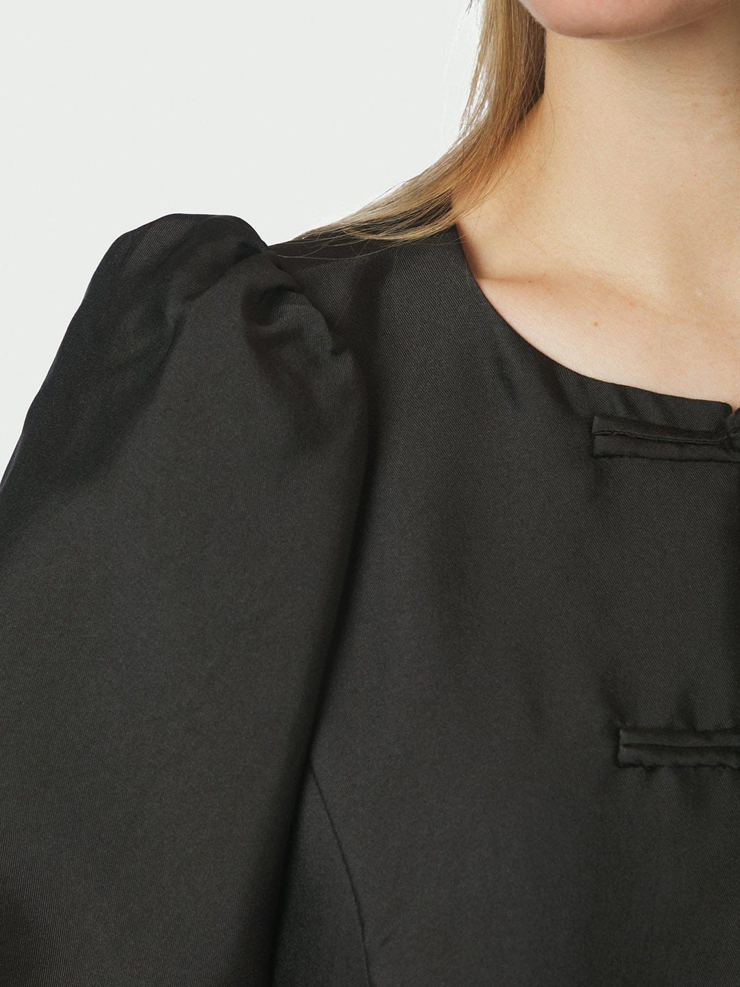 Bluse Anela Mandarin Dull Satin Black Bluse Neo Noir 