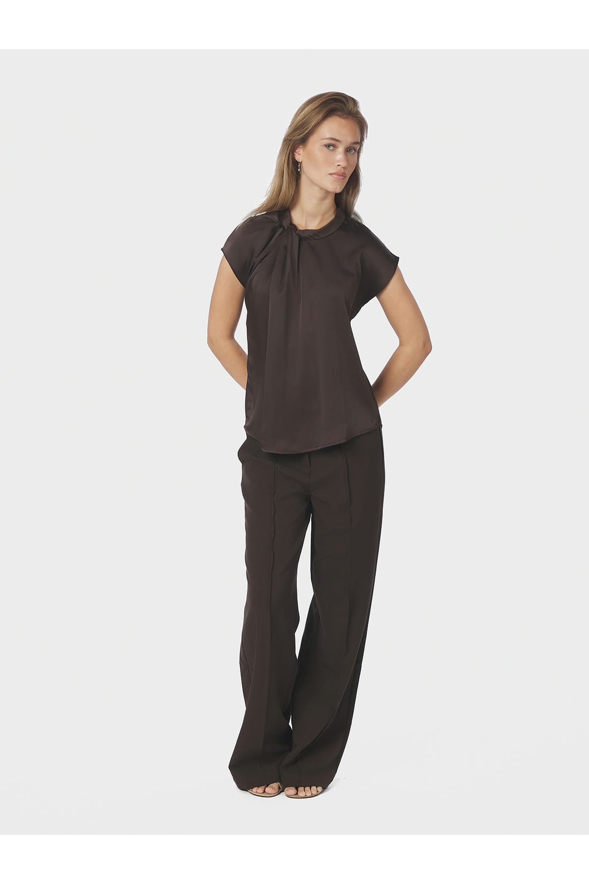 Bluse Fleur Drapy Satin Dark brown Bluse Neo Noir 