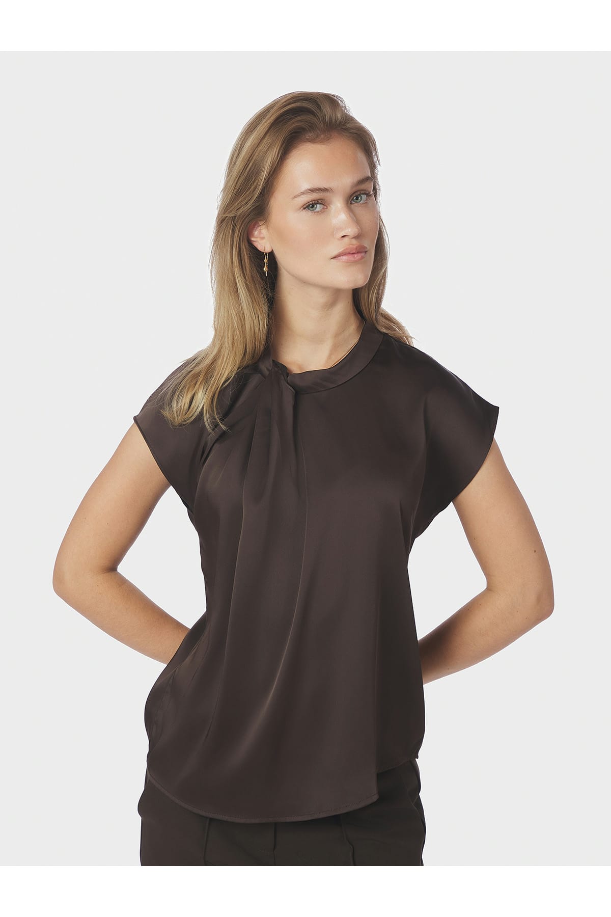Bluse Fleur Drapy Satin Dark brown Bluse Neo Noir 