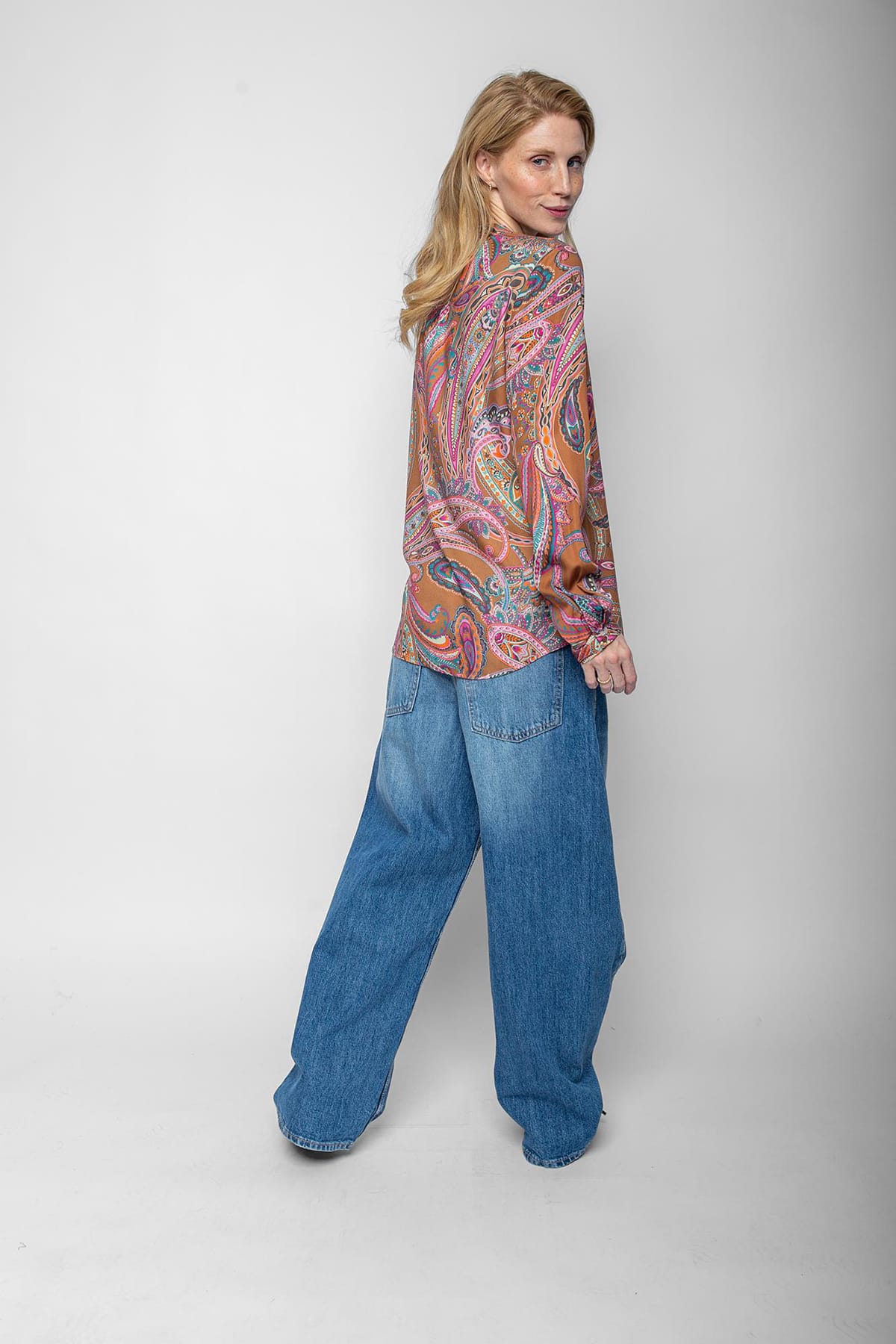 Bluse MIT EDLEM SAMTBAND IN BERRY multi paisley Bluse Emily van den Bergh 
