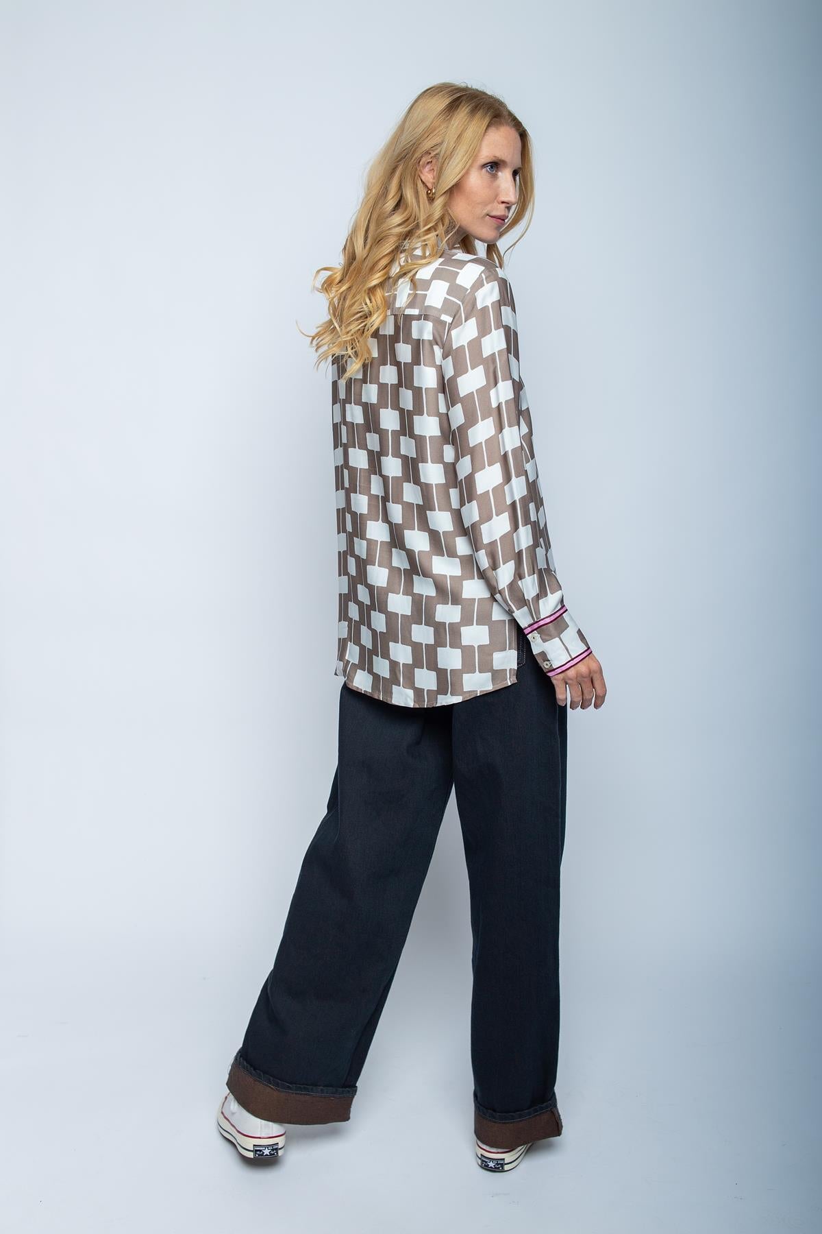 Bluse mit Streifendetail an Knopfleiste und Manschetten white taupe geometri Bluse Emily van den Bergh 