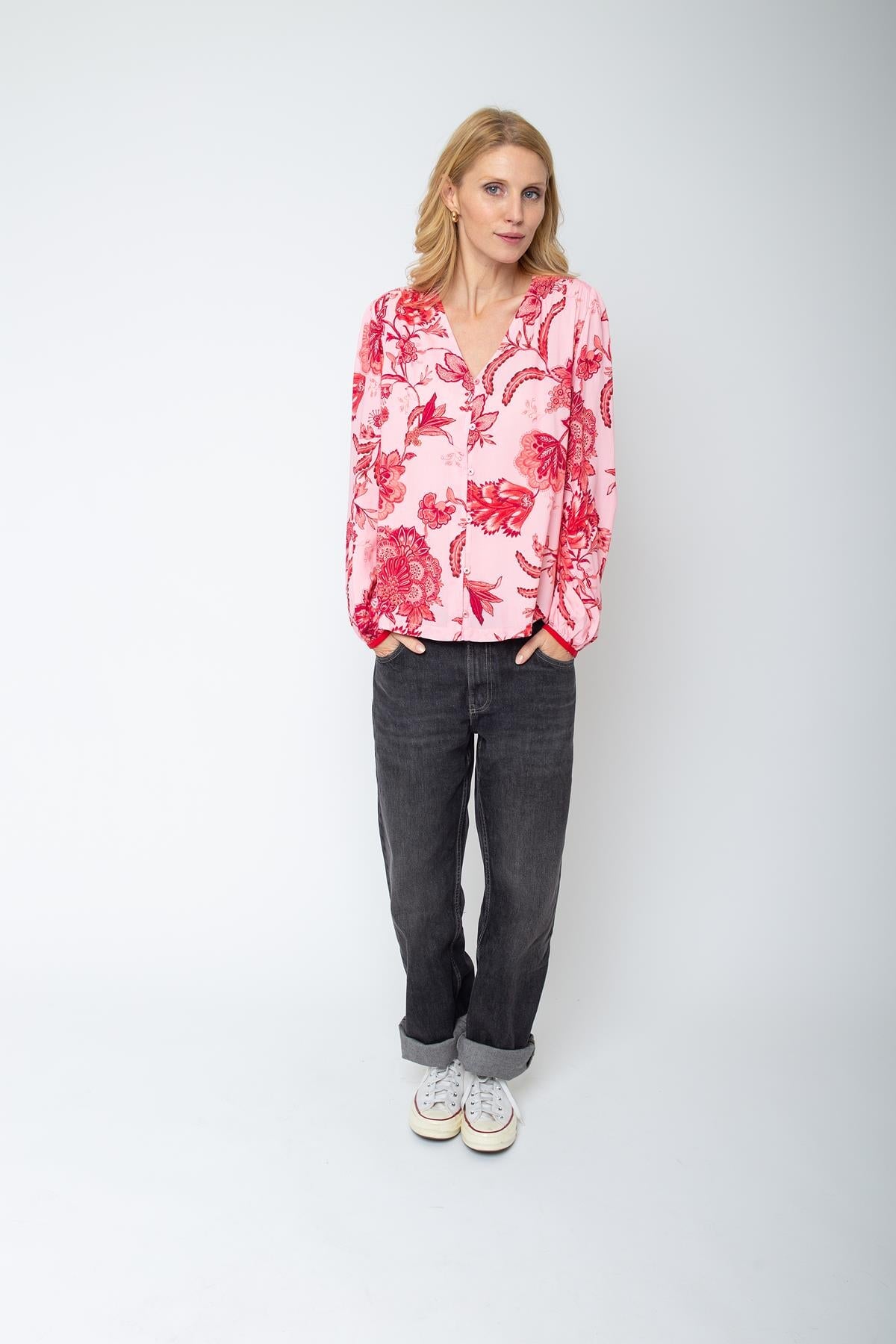 Bluse mit V-Ausschnitt rose red flowers Bluse Emily van den Bergh 