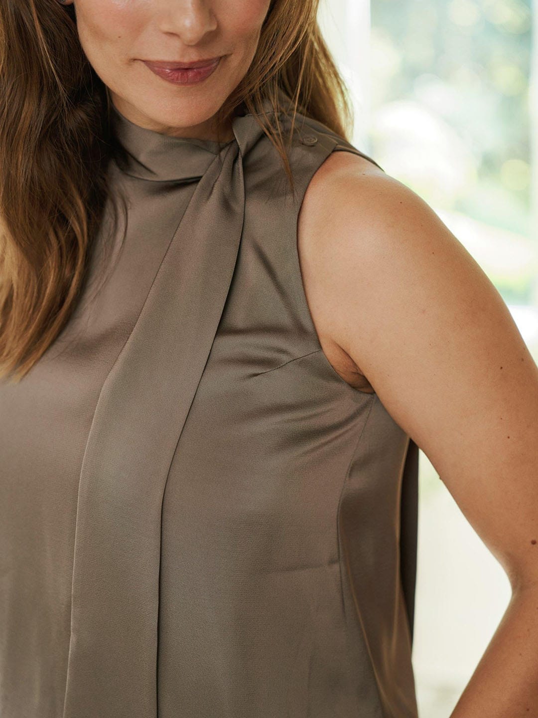 Bluse Veda Drapy Satin Top Dark Taupe Bluse Neo Noir 