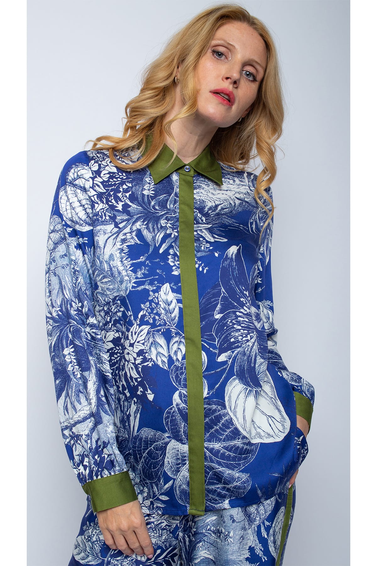 Damenbluse azur khaki jungle Bluse Emily van den Bergh 