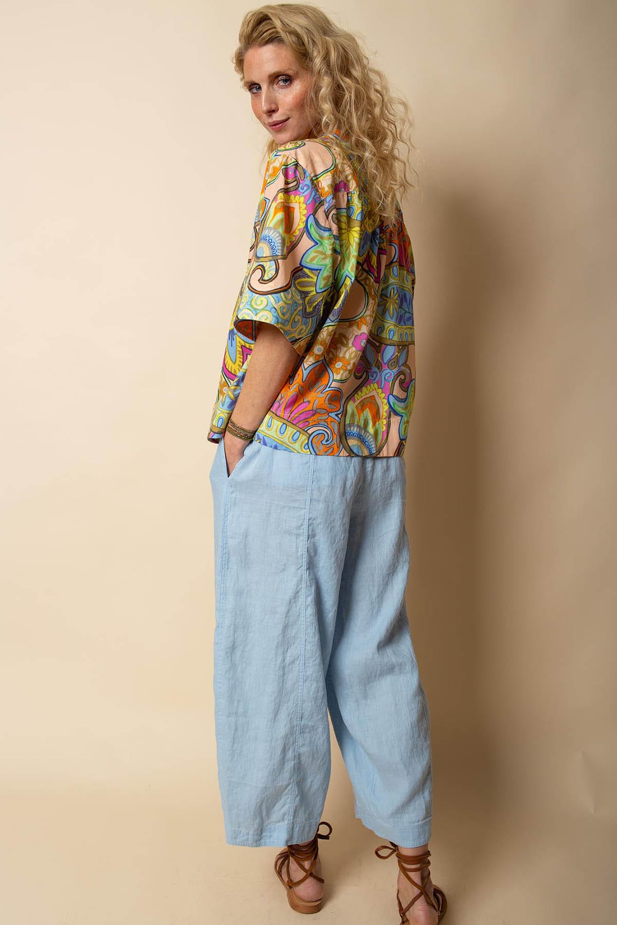 Hose verkürzt O-Shape light blue Hose Emily van den Bergh 