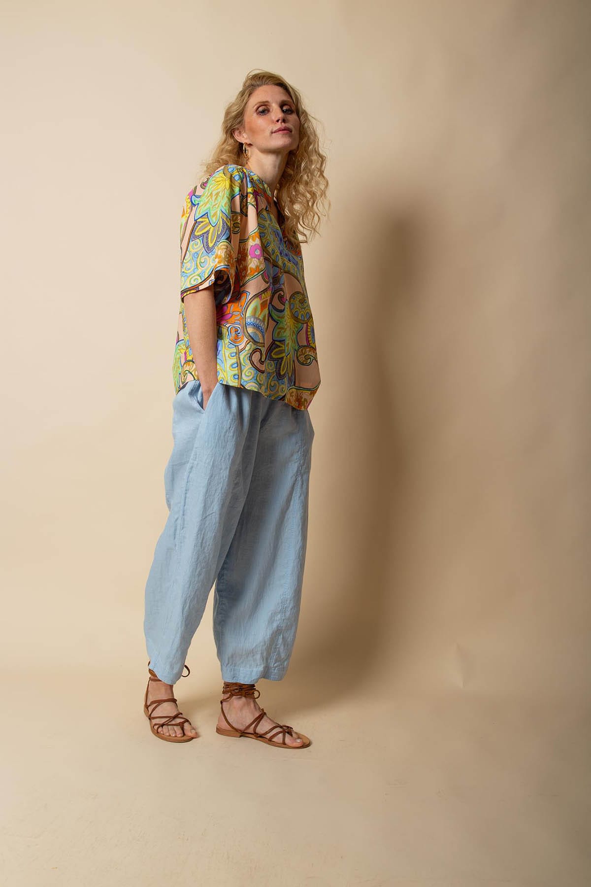 Hose verkürzt O-Shape light blue Hose Emily van den Bergh 