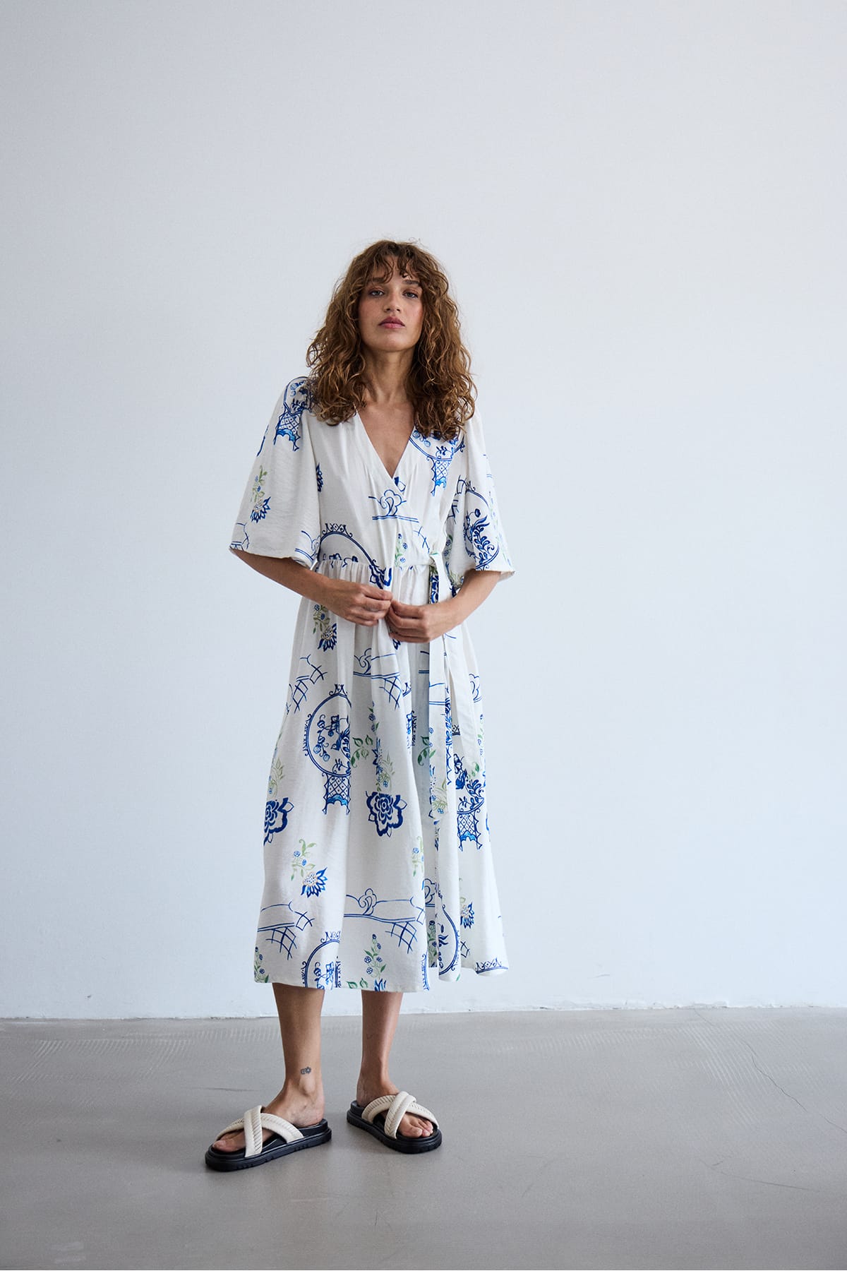 Kleid IHLUCIE DR Big Scale Tile Aop Kleid ICHI 